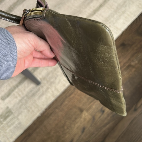 NEW HOBO Sable clutch wristlet in Deep Moss. - Picture 9 of 11